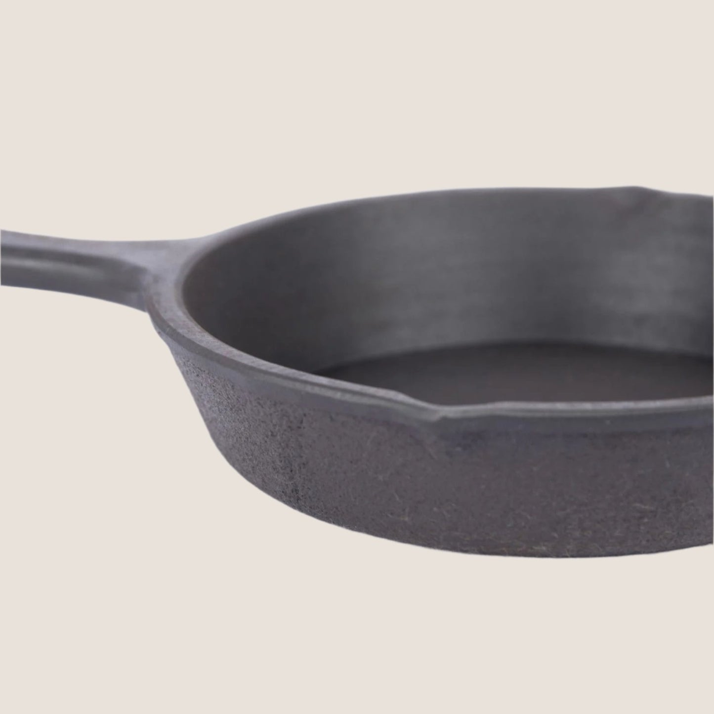 Cast Iron Preseasoned Omlettle Pan with handle - 16cms