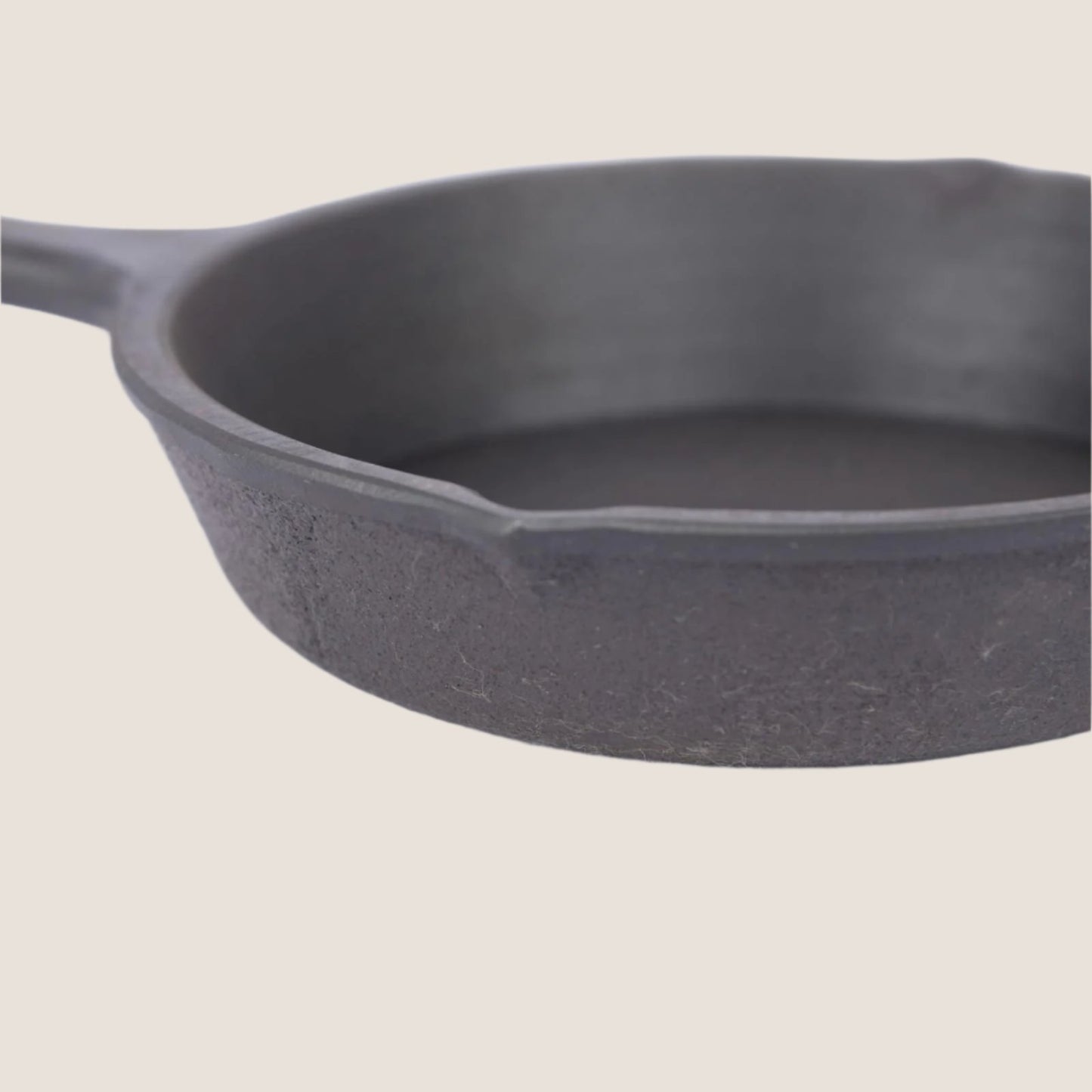 Cast Iron Preseasoned Omlettle Pan with handle - 16cms
