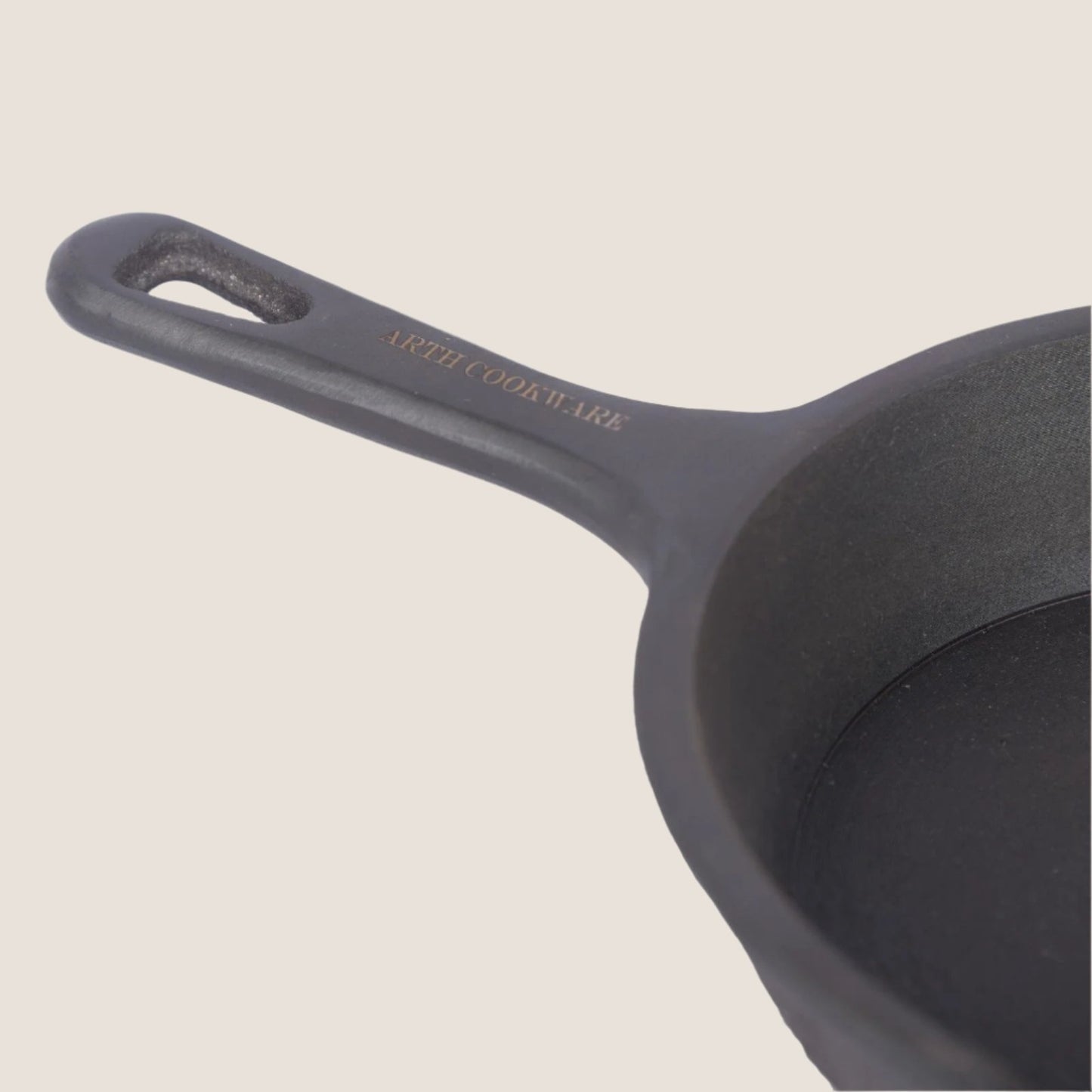 Cast Iron Preseasoned Omlettle Pan with handle - 16cms