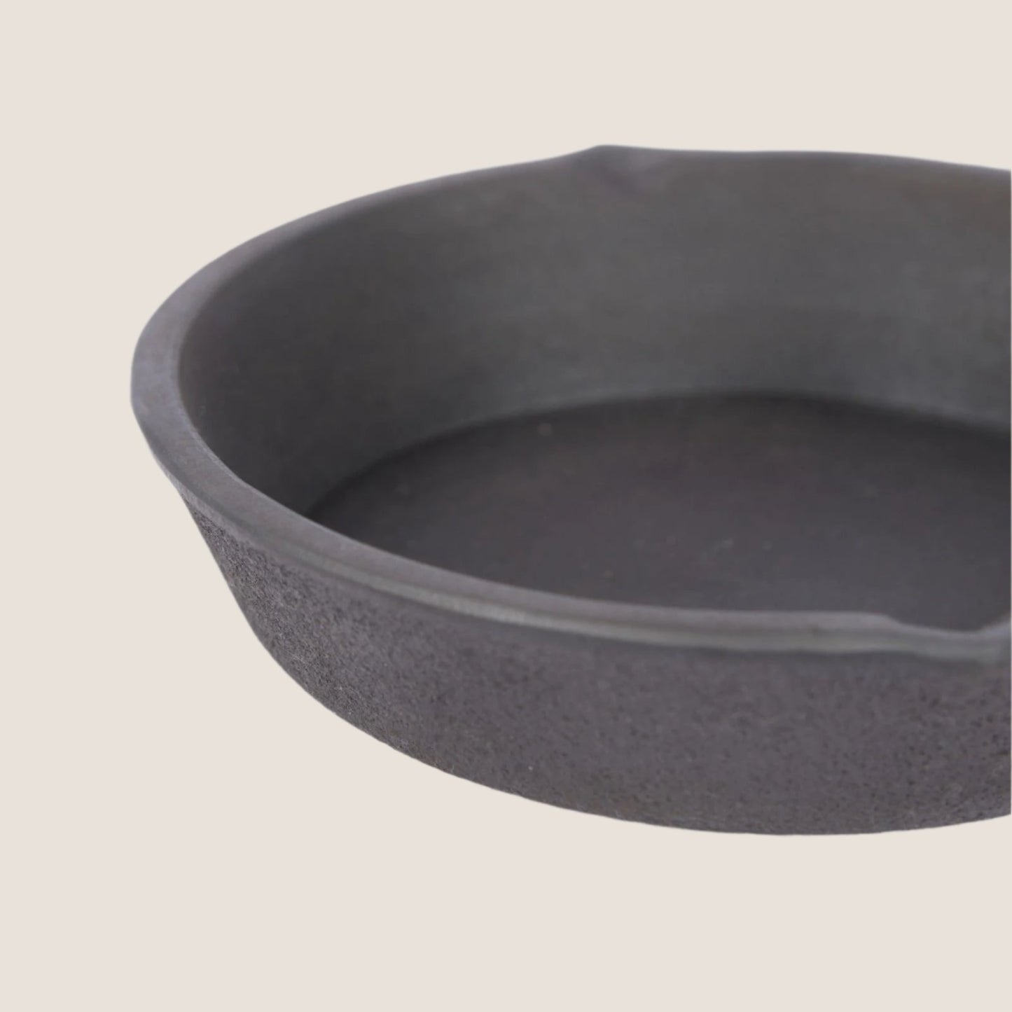Cast Iron Preseasoned Omlettle Pan with handle - 16cms